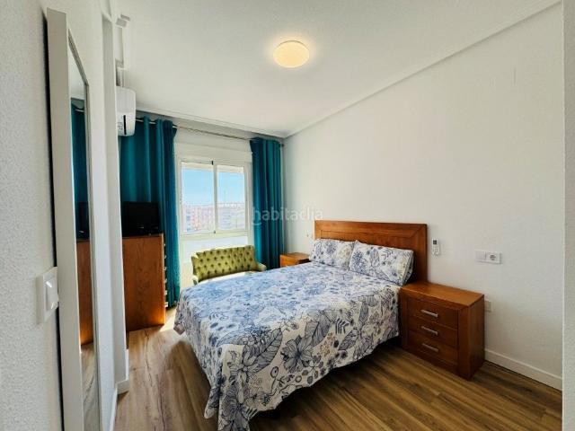Apartamento en venta en Guardamar del Segura, Las Viñas. Apartamento situado en Guardamar del Segura, ceacutentrico, junto a todos los servicios, a tan solo 600 metros de la playa y a 5 m.