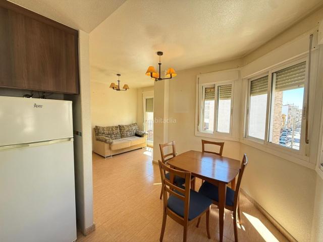 Apartamento en venta en Guardamar del Segura, Las Viñas. LUMINOSO APARTAMENTO ORIENTADO AL SUR CON TRASTERO, A SOLO 500 METROS DE LA PLAYA DE GUARDAMAR, ALICANTE, COSTA BLANCA. Apartamentos Guardamar.
