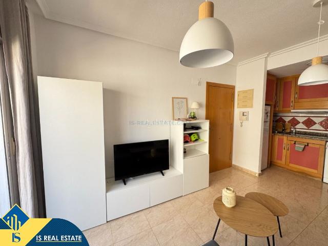 Apartamento en venta en Guardamar del Segura, Pueblo. Apartamento con terraza en Guardamar del Segura, provincia de Alicante. 2 habitaciones 59 m² 1 kilómetro del mar. Apartamentos Guardamar del.