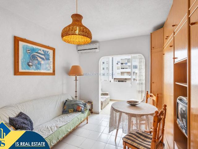 Apartamento en venta en Guardamar del Segura, Puerto Deportivo. Apartamento con terraza en Guardamar del Segura, provincia de Alicante. 1 habitación 46 m² 800 metros del mar. Apartamentos.