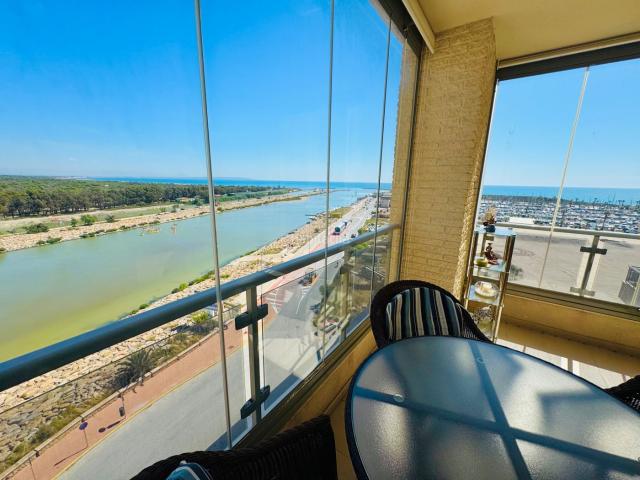 Apartamento en venta en Guardamar del Segura, Puerto Deportivo. Apartamento con vistas en el complejo premium a 300m de la playa. Apartamentos Guardamar del.