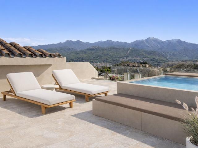 Apartamento en venta en Guaro. Residencias de diseño de ultra lujo cerca de Marbella Totalmente Amueblado, Colección limitada. Apartamentos.
