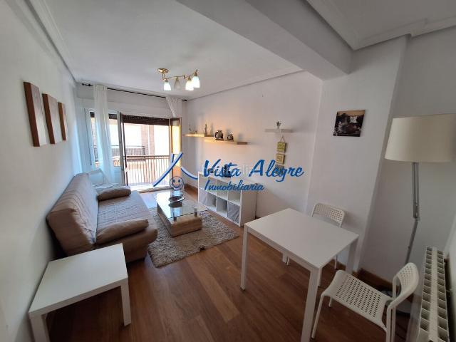 Apartamento en venta en HarApartamento con terrraza para entrar a vivir en el casco histórico del municipio. Apartamentos.