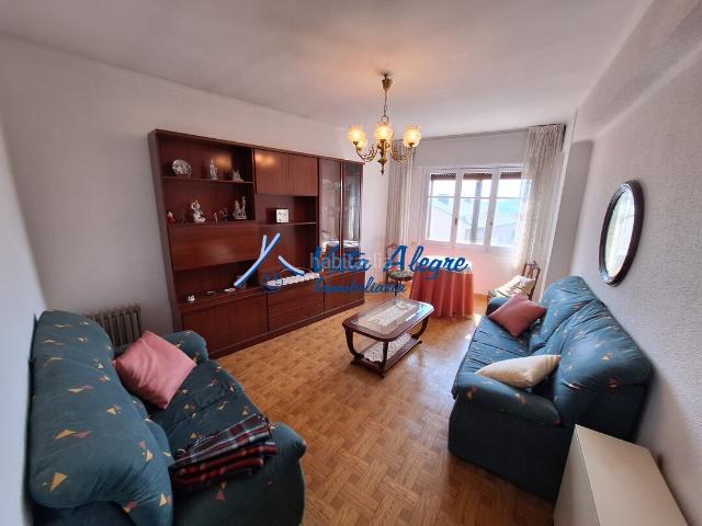 Apartamento en venta en HarApartamento en el centro del municipio para reformar. Apartamentos.