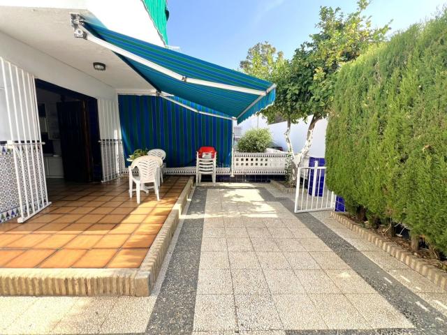 Apartamento en venta en Isla Cristina. Apartamento planta baja con terraza y plaza de garaje a 200 metros de la Playa Santana y Playa central de Isla Cristina. Apartamentos Isla.