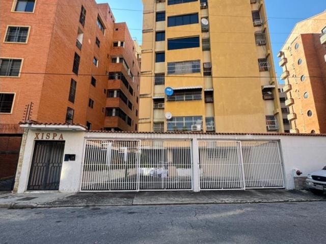 Apartamento en Venta en la Urb el Bosque, Maracay