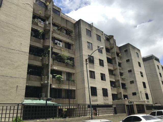APARTAMENTO en Venta en la URB. MIRANDA 84m2 2H/2B/2PE 78 25 27