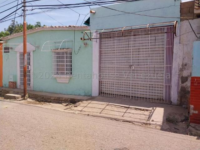 Apartamento en Venta en La Vela de Coro Falcón 108 m2. 3 hab