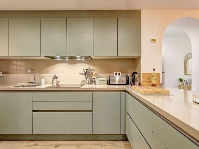 Apartamento en venta en La Duquesa / Puerto de la Duquesa, Málaga Costa del Sol
