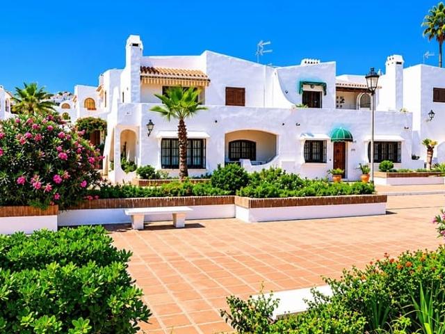 Apartamento en venta en La Duquesa / Puerto de la Duquesa, Málaga Costa del Sol