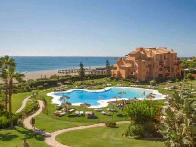 Apartamento en venta en La Duquesa / Puerto de la Duquesa, Málaga Costa del Sol