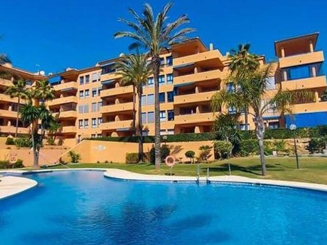 Apartamento en venta en La Duquesa / Puerto de la Duquesa, Málaga Costa del Sol