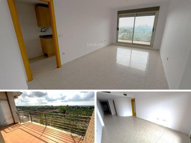 Apartamento en venta en La Ràpita, Nord Costa Dorada. Apartamento 76 m2 Construidos, de 2 Dormitorios Dobles, Baño, Aseo, Vistas al Mar, Orientacion Este, y Terraza de 8 m2. Apartamentos La.