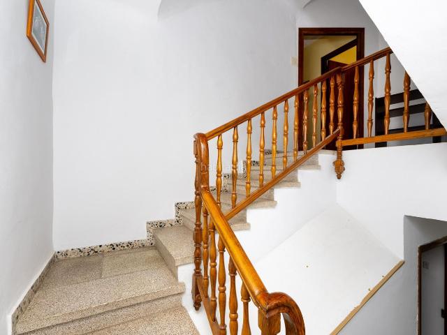 Apartamento en venta en Lanjarón. Oportunidad en Lanjarón! Piso con balcón y un gran potencial de inversión. Apartamentos.