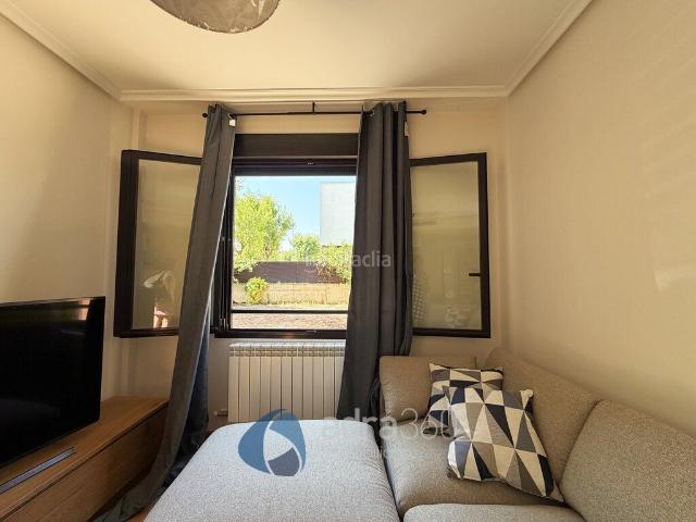 Apartamento en venta en Lardero. Se vende bajo con jardín en Rio Molinos. Apartamentos.