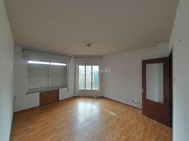 Apartamento en venta en Lena. Vivienda de 96 m2 útiles junto al Ayuntamiento de Pola de Lena. Apartamentos.