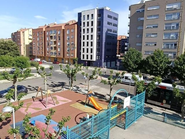 Apartamento en venta en León, La Vega La Sal. Apartamentos.