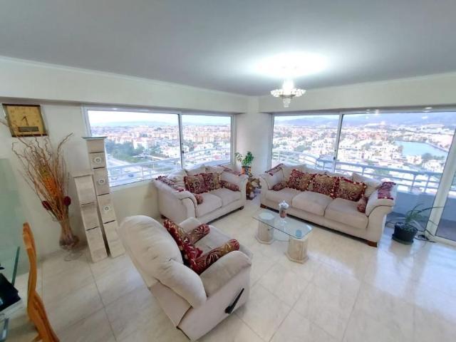 Apartamento en Venta en Lechería LECHERIA Anzoátegui 240 m2. 3 hab