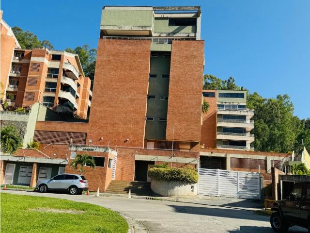Apartamento en Venta En Lomas del Sol 3H/ 3B/ 2P