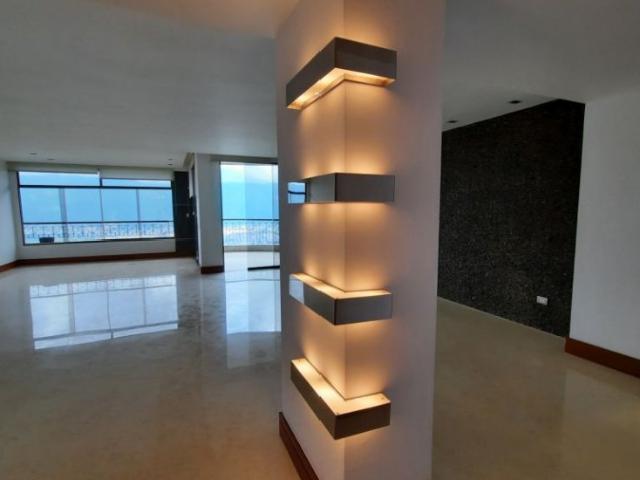 Apartamento en Venta en Los Naranjos del Cafetal VIP 4H /5B /4P