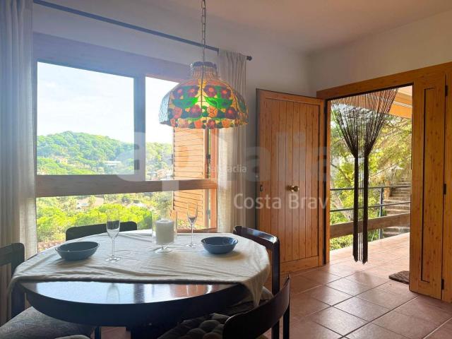 Apartamento en venta en Lloret de Mar, Canyelles Costa Brava. EXCLUSIVO APARTAMENTO REFORMADO EN CALA CANYELLES. Apartamentos Lloret de.