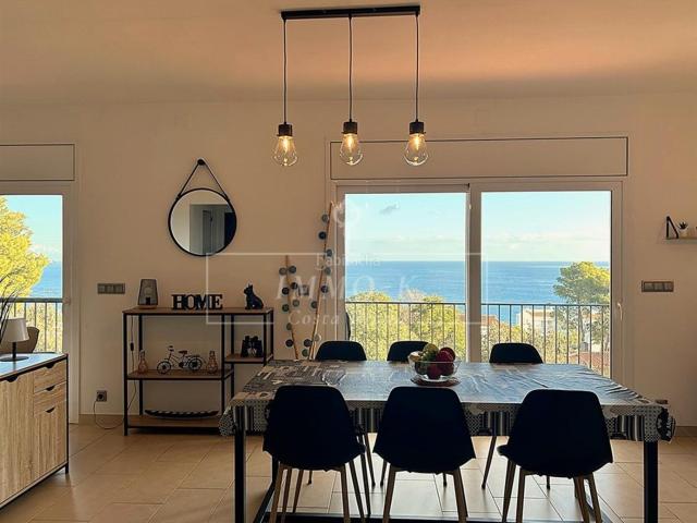 Apartamento en venta en Llançà, Cau del Llop Super Fener Fener Costa Brava. Apartamento reformado con vistas panorámicas al mar en Super Fener, Llançà. Apartamentos.