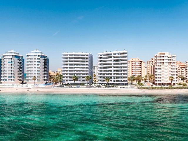 Apartamento en venta en Manga del Mar Menor La, Veneziola. Costa Blanca Eiendom presenta un exclusivo y moderno complejo residencial en primera línea del mar Mediterráneo, ubicado en la pri.