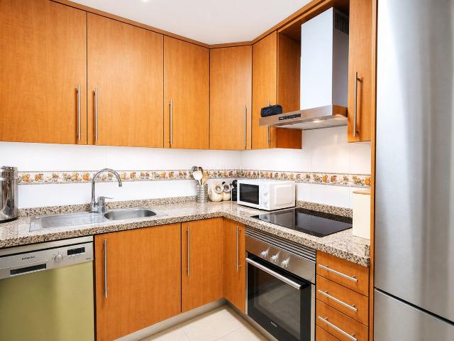 Apartamento en venta en Manilva, San Luis de Sabinillas. ESPECTACULAR PISO DE 2 HABITACIONES CON TERRAZA DE 40M EN URBANIZACIÓN COTO REAL. Apartamentos.