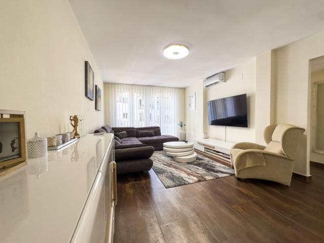 Apartamento en venta en Manilva, Puerto de la Duquesa. Apartamento reformado con vistas al Puerto de La Duquesa. Apartamentos.
