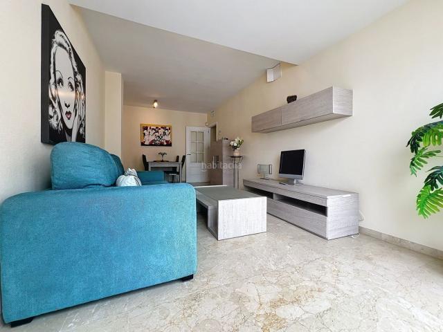 Apartamento en venta en Manilva, Puerto de la Duquesa. Primera línea de playa en Puerto de la Duquesa vistas al mar y licencia turística. Apartamentos.