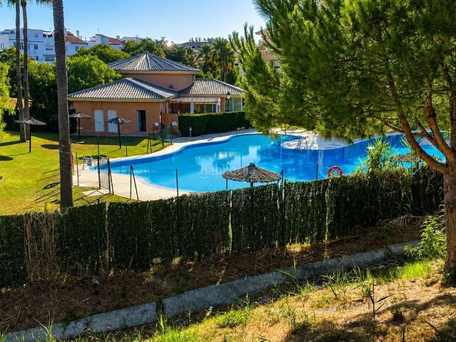 Apartamento en venta en Manilva, San Luis de Sabinillas. Luminoso Apartamento de 1 Dormitorio con Terraza y Vistas al Mar Garaje. Apartamentos.