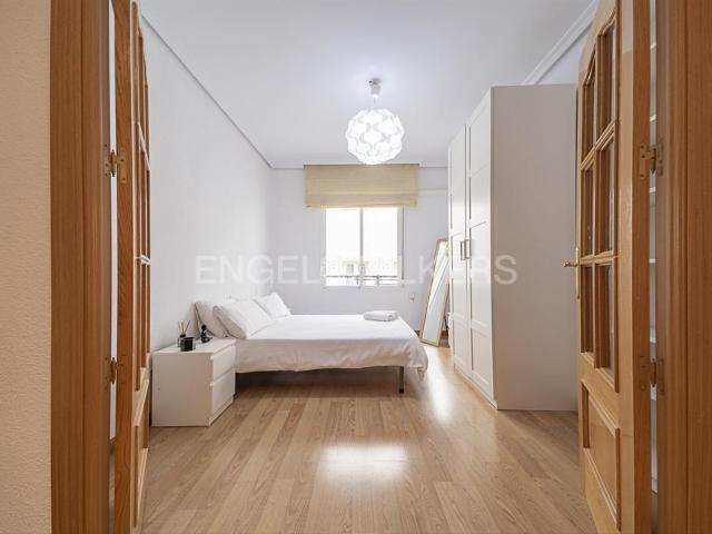 Piso en venta en Madrid, Castellana. Exclusiva vivienda de lujo reformada en Barrio Salamanca 4 hab, exterior y muy luminosa. Pisos.