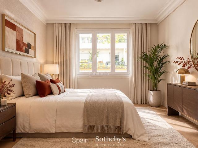 Apartamento en venta en Madrid, Argüelles. Atico en Argüelles para Reforma. Apartamentos.