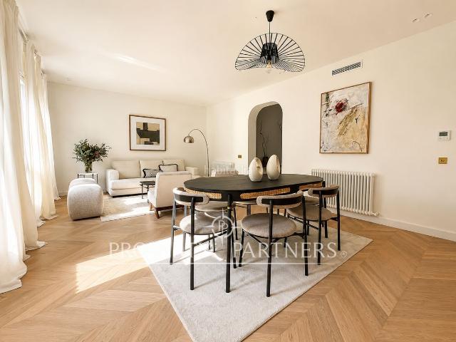Apartamento en venta en Madrid, Goya. Luminoso piso reformado con 4 ventanas la exterior en la tercera planta en pleno barrio de Salamanca. Apartamentos.