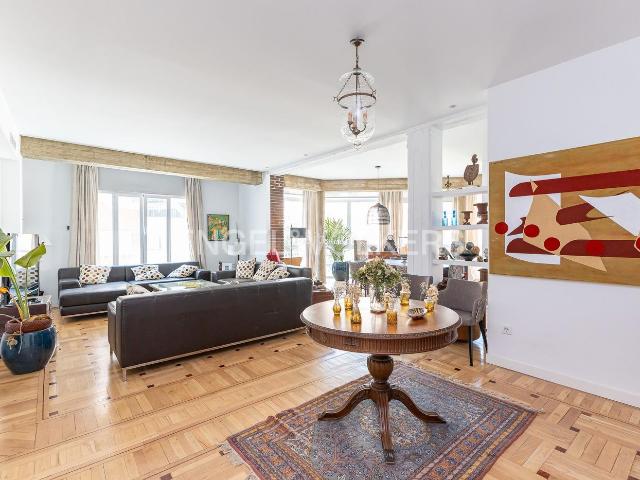 Piso en venta en Madrid, Gaztambide. Exclusiva propiedad en Guzmán El Bueno con apartamento independiente, plaza de garaje y trastero. Pisos.