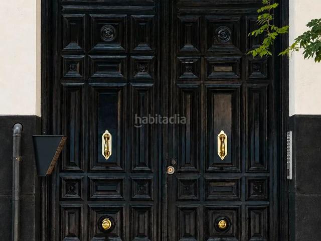 Apartamento en venta en Madrid, Justicia Chueca. En edificio emblemático se vende apartamento funcional exterior con balcones y techos altos. Apartamentos.