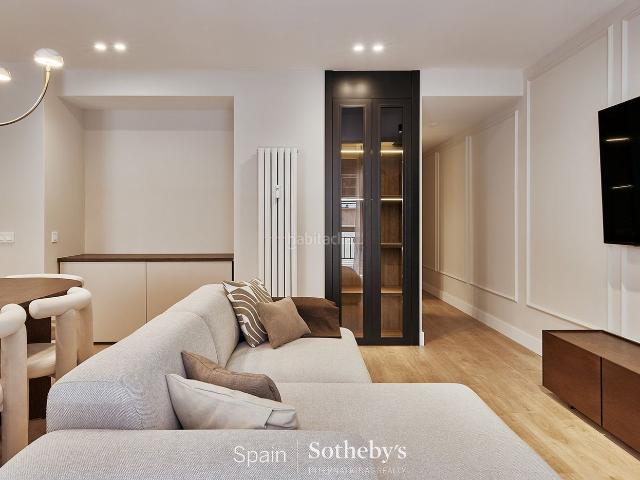 Apartamento en venta en Madrid, Lista. Piso de 3 habitaciones con balcón en Salamanca. Apartamentos.