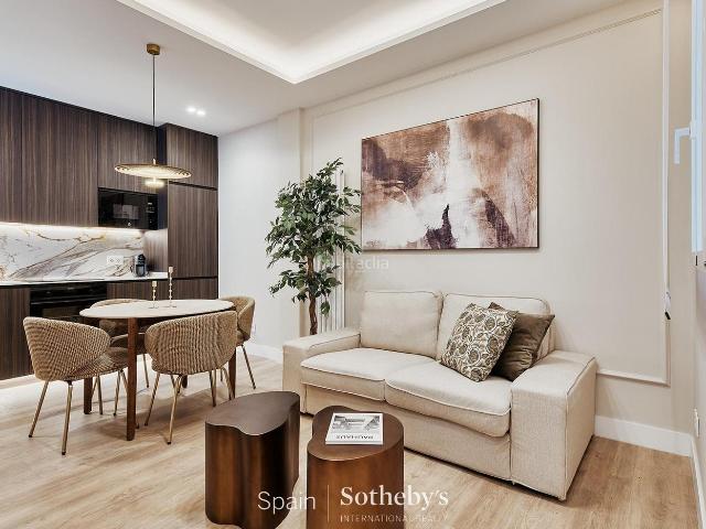 Apartamento en venta en Madrid, Lista. Piso luminoso de 2 habitaciones en Lista. Apartamentos.