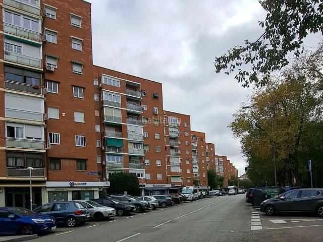 Apartamento en venta en Madrid, Marroquina. VENTA DE PORTERIA. Apartamentos.