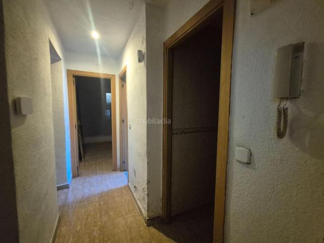 Apartamento en venta en Madrid, Numancia. Piso de 3 dormitorios con balcón en Madrid. Ideal para familias o inversión. Apartamentos.