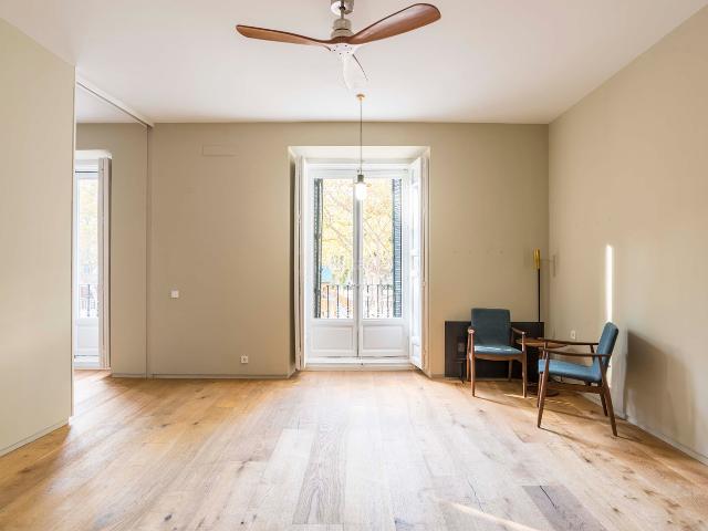 Apartamento en venta en Madrid, Palacio. Piso en Ópera. Apartamentos.