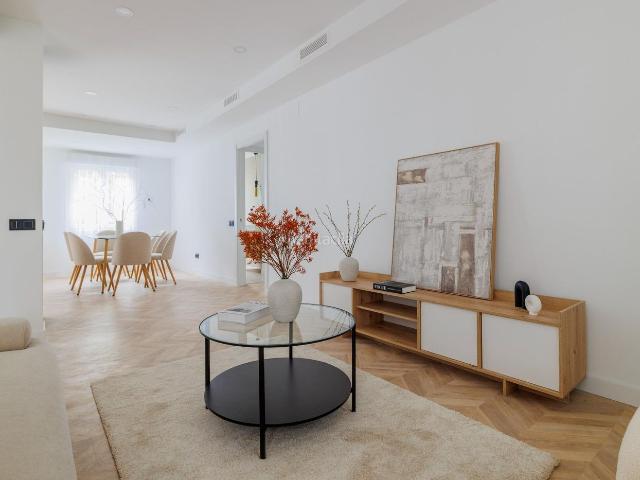 Apartamento en venta en Madrid, Prosperidad. Vivienda muy luminosa Parking y trastero incluidos. Apartamentos.