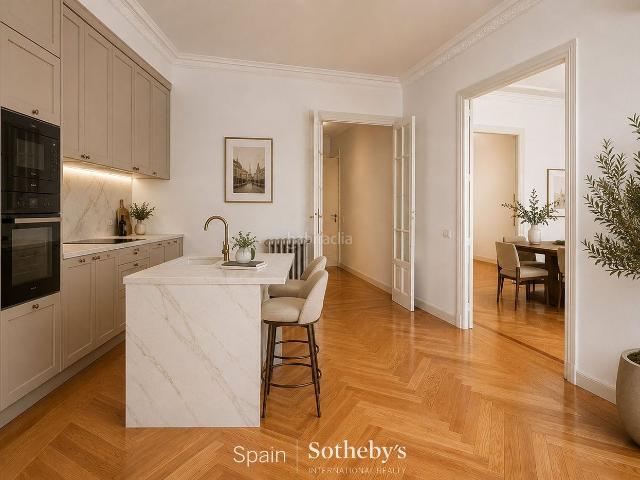Apartamento en venta en Madrid, Recoletos. Piso en Recoletos para Reforma. Apartamentos.