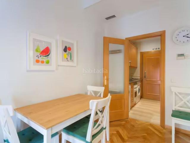 Apartamento en venta en Madrid, Universidad Malasaña. Piso en venta en Calle de Daoiz, 4. Apartamentos.