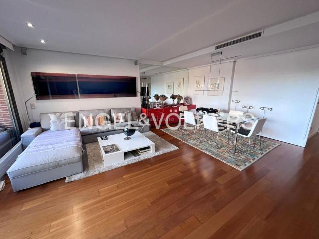 Planta baja en venta en Madrid, Valdemarín. Acogedor bajo con jardín en Valdemarin. Plantas bajas.