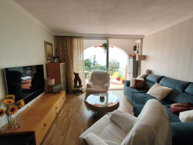 Apartamento en venta en Málaga, Cerrado de Calderón Hacienda Paredes. Apartamento totalmente renovado con vistas al mar Mediterráneo en el prestigioso Cerrado de Calderón de Málaga en venta directa.