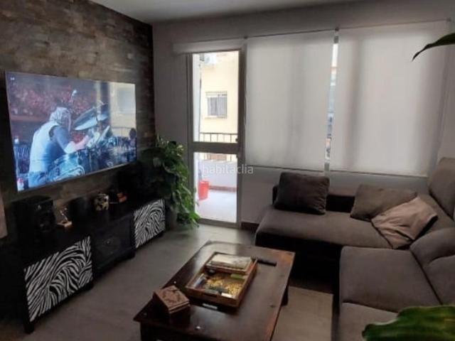 Apartamento en venta en Málaga, El Molinillo Capuchinos. Una vivienda lista para entrar a vivir, donde cada detalle ya está cuidado. Solo falta que vengas a visitarla y la sientas como tu.