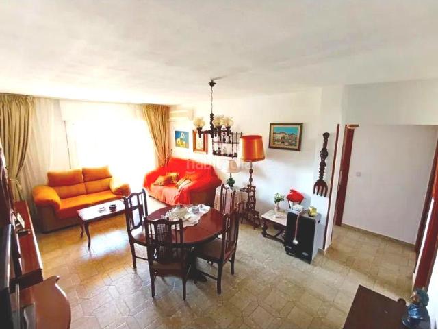 Apartamento en venta en Málaga, El Palo. Exclusiva vivienda con impresionantes vistas panorámicas al mar y la montaña. Apartamentos.