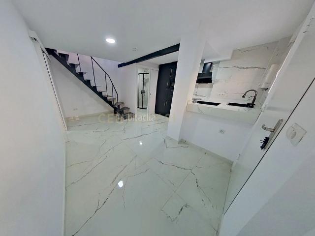 Apartamento en venta en Málaga, Los Castillejos La Trinidad. PRODUCTO ÚNICO! Casa mata a estrenar con Licencia Vacacional al lado del Hospital Civil. Apartamentos.