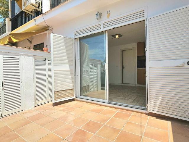 Apartamento en venta en Málaga, Pedregalejo Morlaco. APARTAMENTO EN PEDREGALEJO, CON VISTAS AL MAR Y A 300 METROS DE LA PLAYA!. Apartamentos.